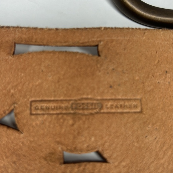 Fossil Leather Cutout with Flower Embossed Design Size Medium - Picture 5 of 7